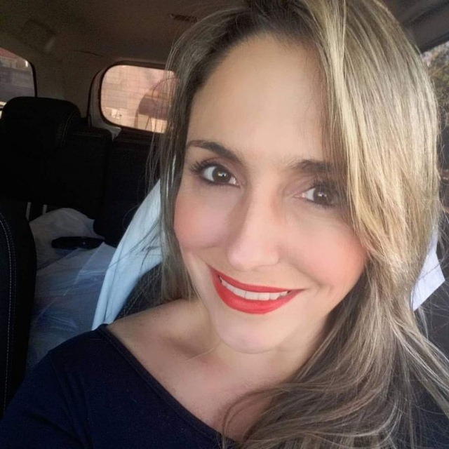 Alessandra de Oliveira Ehrhardt